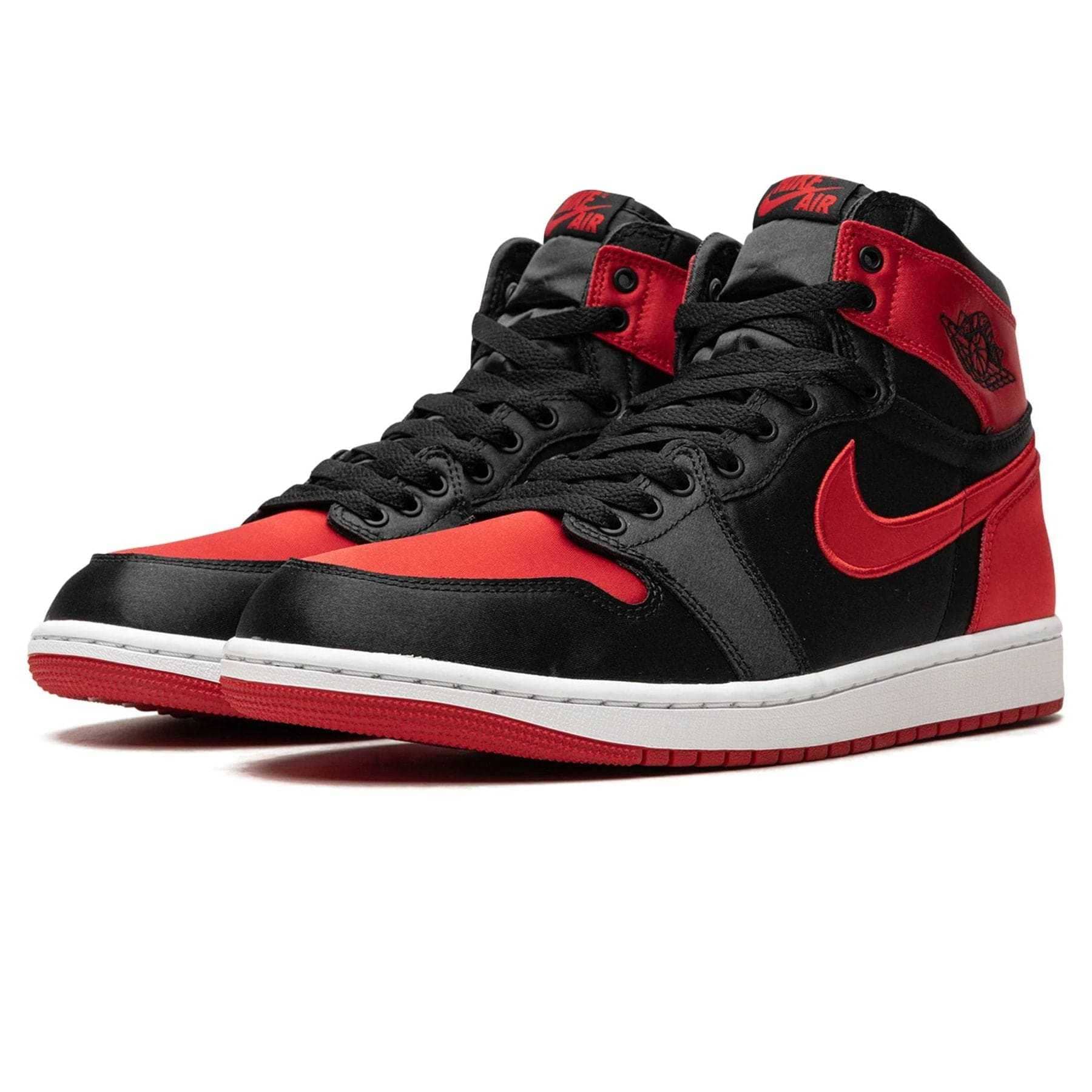 air-jordan-1-retro-high-og-wmns-satin-bred-2023-fd4810-061_2-1.jpg