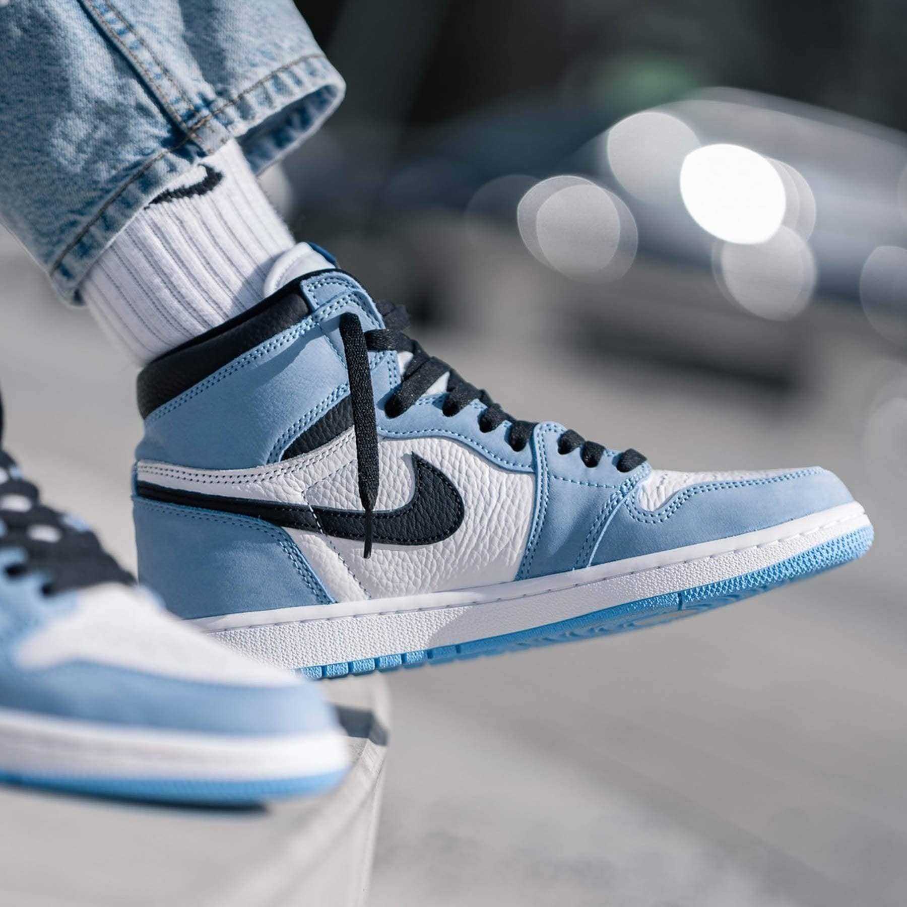 Air Jordan 1  Retro High OG 'University Blue'