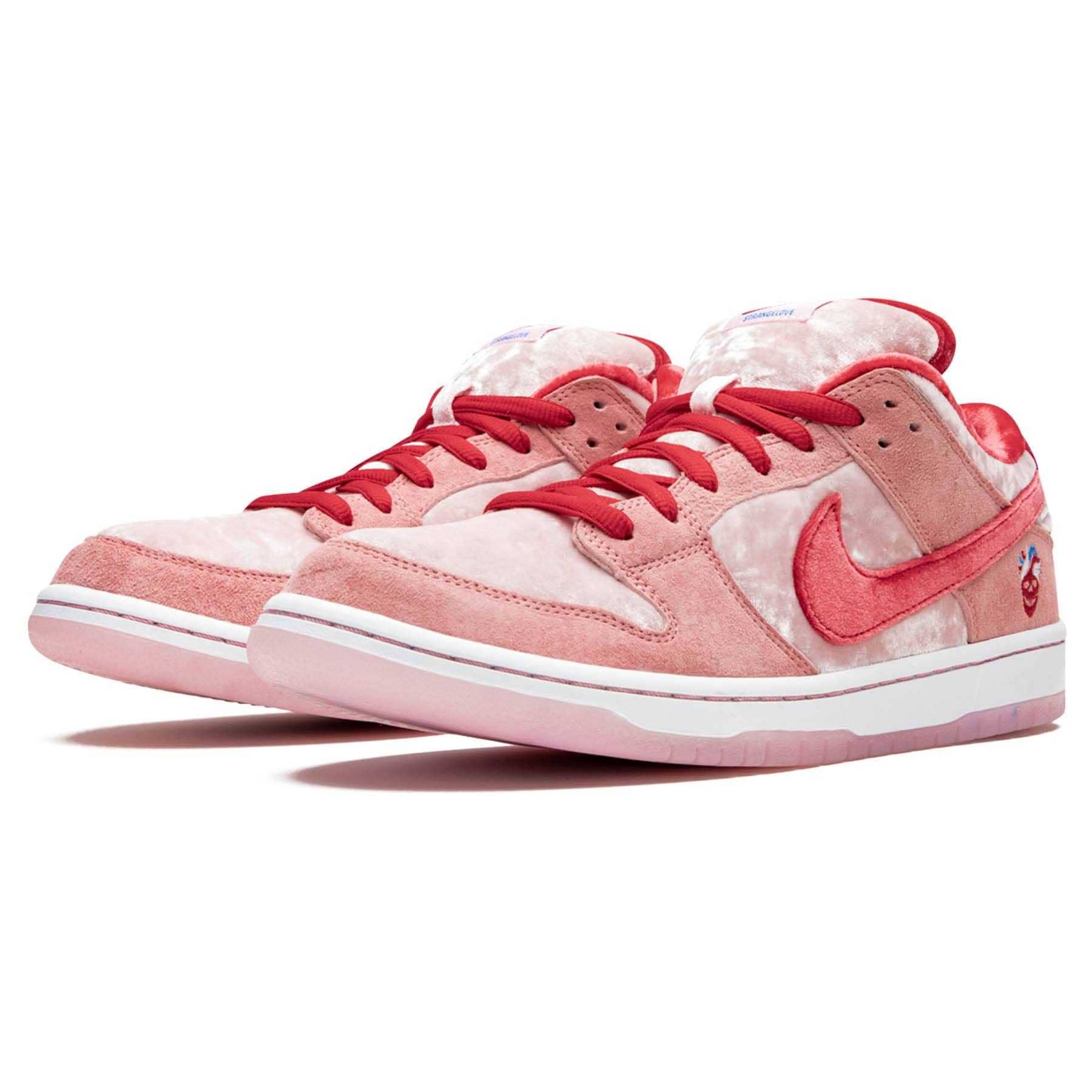 nike-sb-dunk-low-pro-strangelove-ct2552-800_2_no0ehd-1.jpg